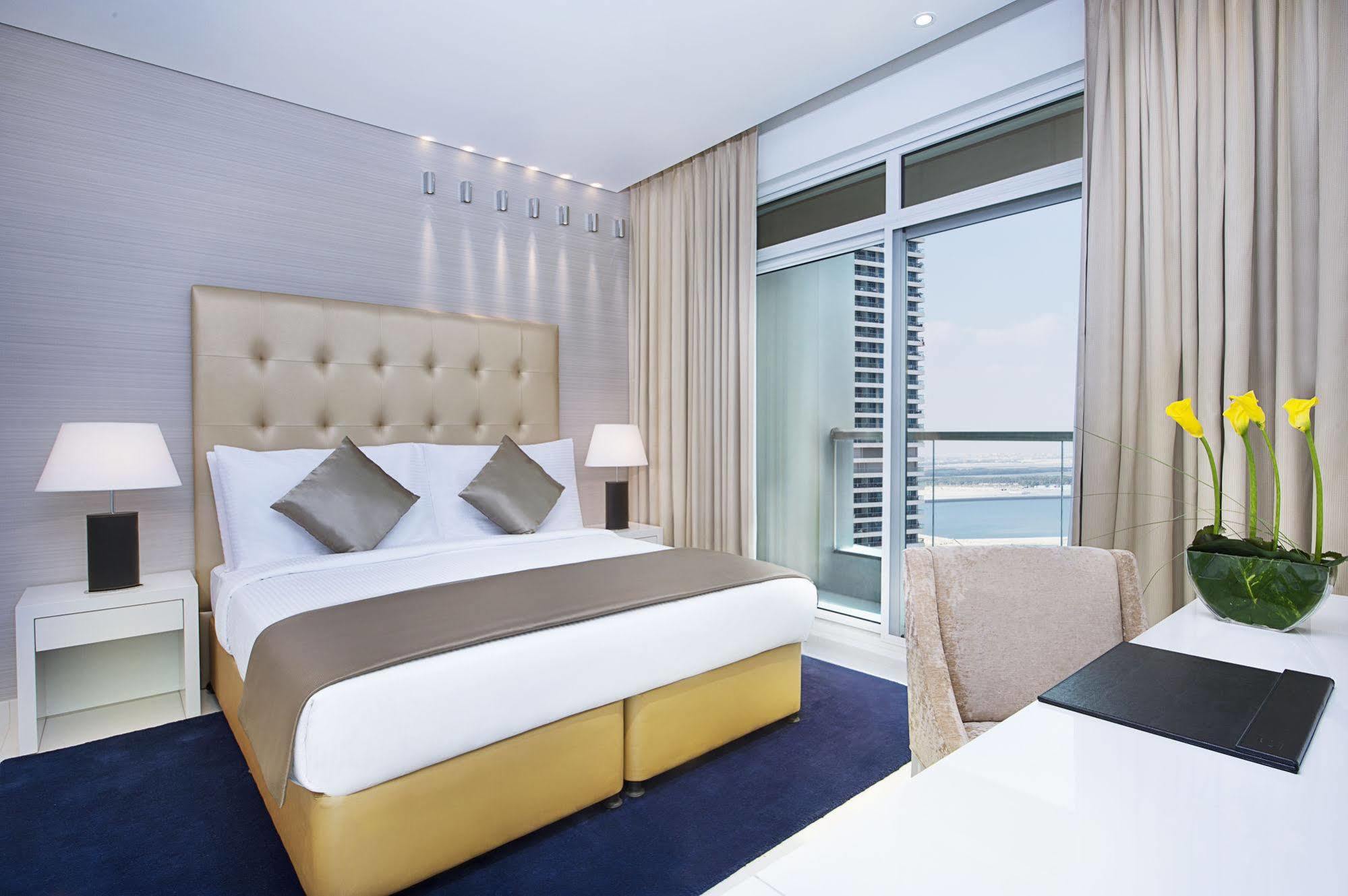 Damac Maison The Vogue Dubai Ngoại thất bức ảnh A bedroom at the Jumeirah Beach Hotel